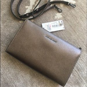 Michael Kors JET SET Travel Large Crossbody Clutch - Cinder (bronze)
